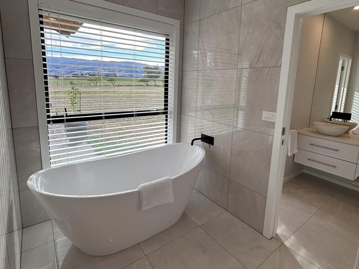 Tarras Serenity Haven - Mountain Views And Calm Bagian luar foto